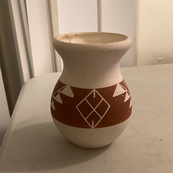 1984 Sioux Pottery Artist Marie Black Tail Deer Rapid City South Dakota Pottery - Picture 2 of 6